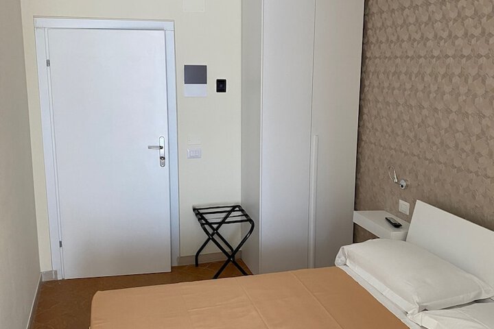 Room 44 of 99