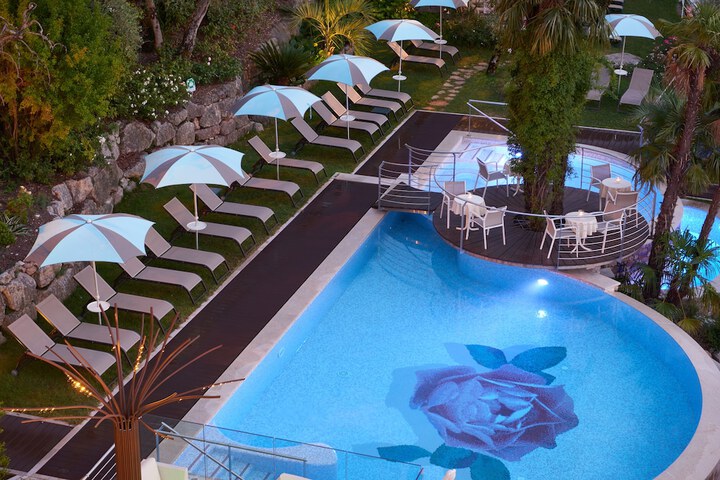 Pool 64 of 160