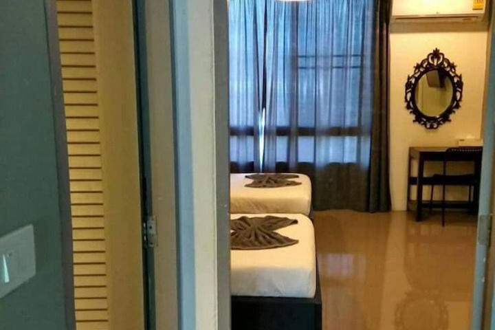 Room 10 of 47
