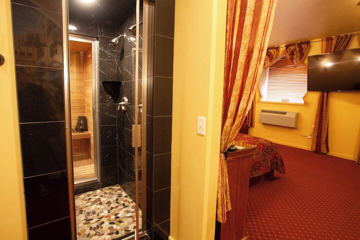 Room 65 of 96