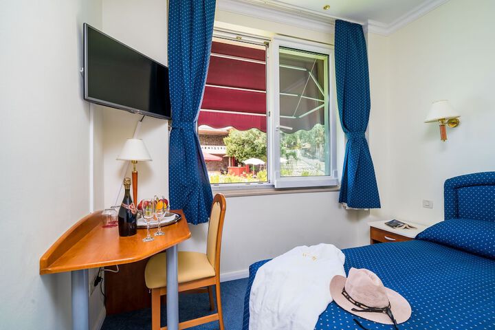 Room 5 of 53