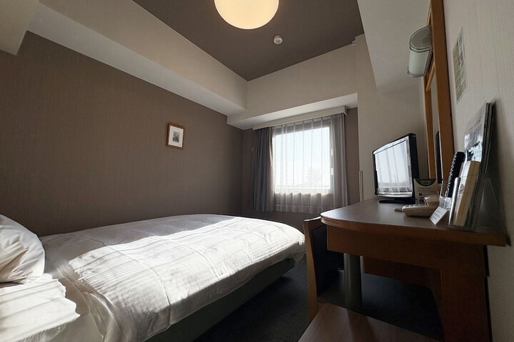 Room 11 of 36