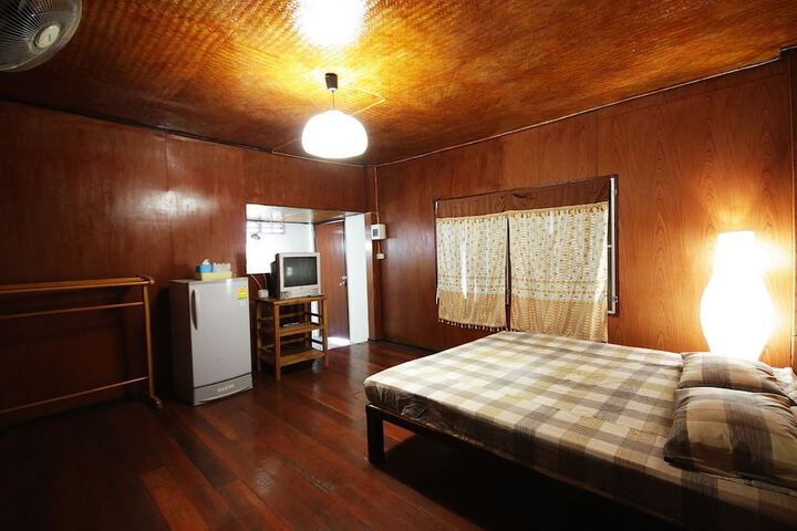 Room 6 of 90
