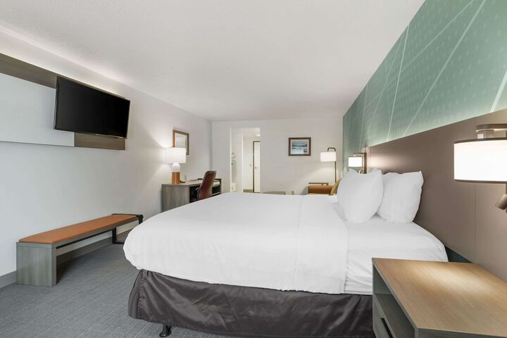 Room 4 of 32