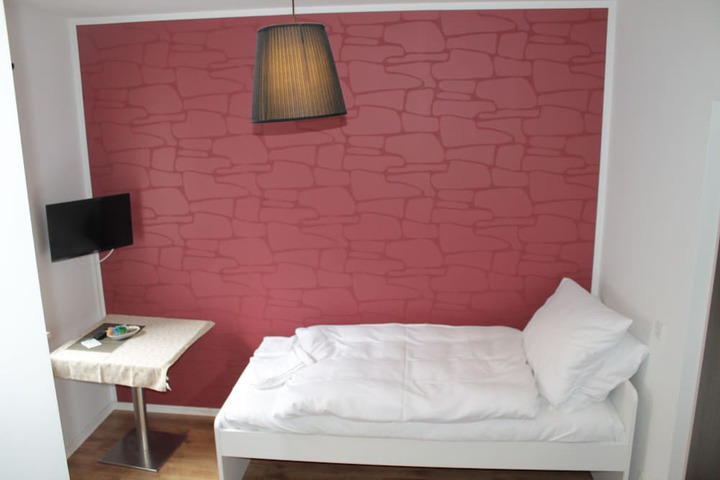 Room 6 of 34