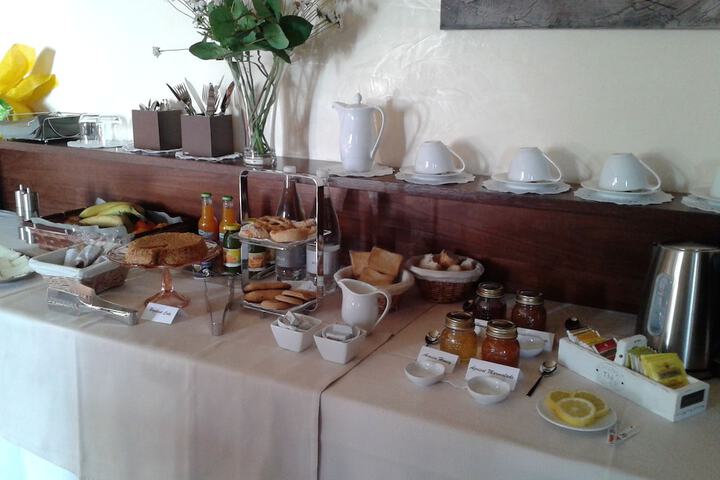 Breakfast/Coffee Service 29 of 47