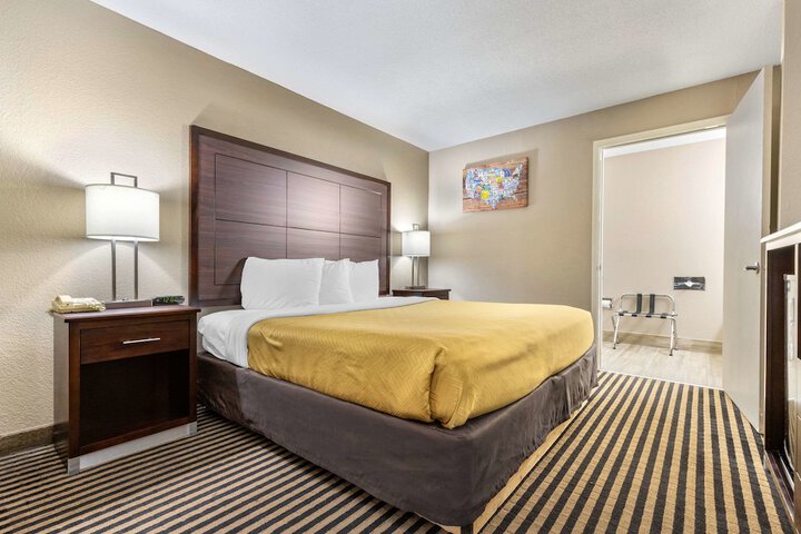 1 King Bed (9 of 9)