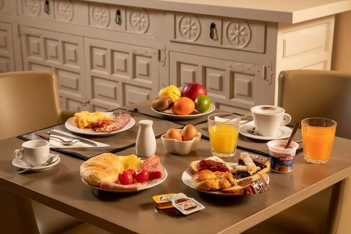Breakfast/Coffee Service 59 of 95