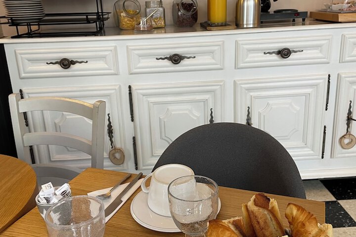 Breakfast/Coffee Service 27 of 32