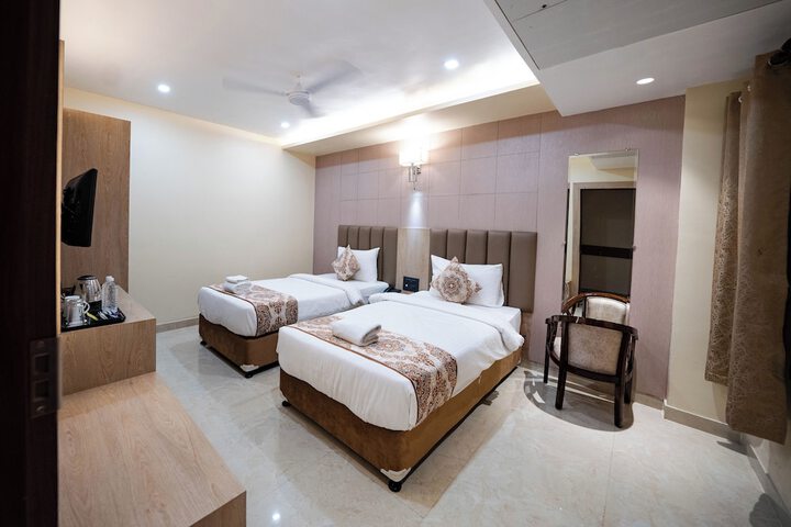 Room 5 of 24