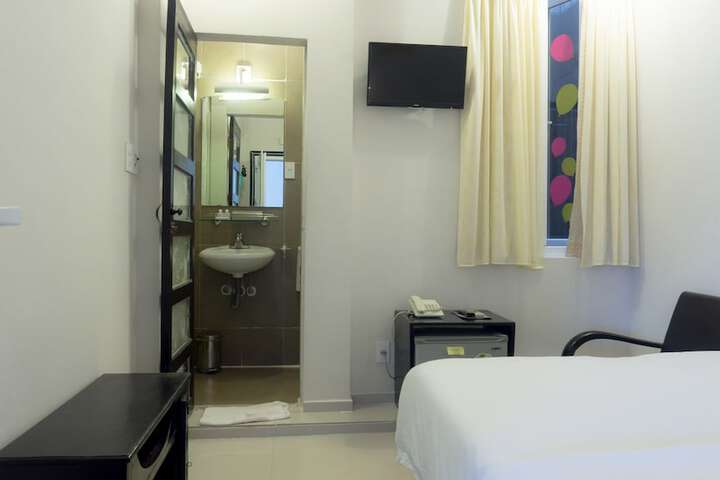 Room 15 of 48