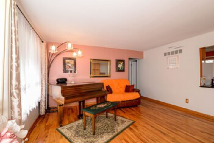 Room 9 of 18