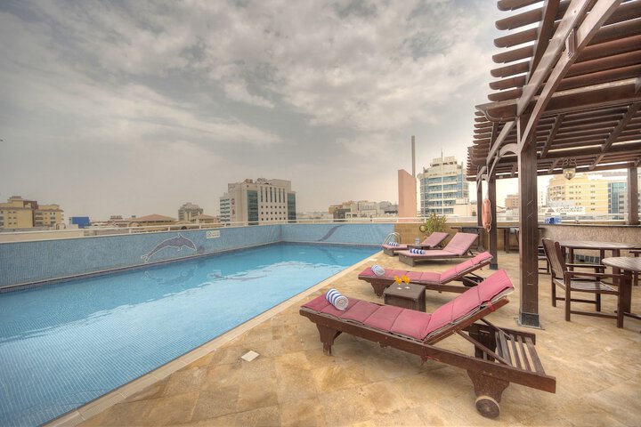 Hotel Pool