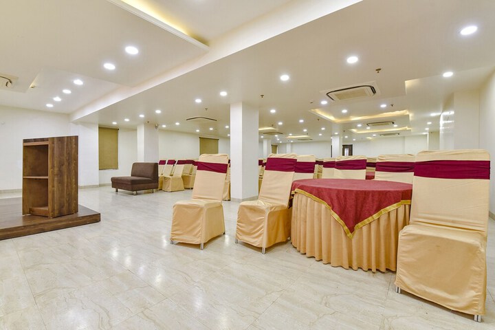 Ballroom/Hall 29 of 30