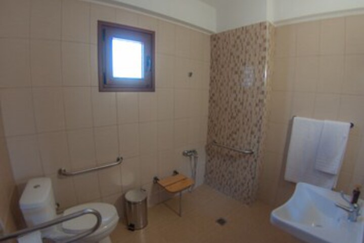 Room 6 of 44