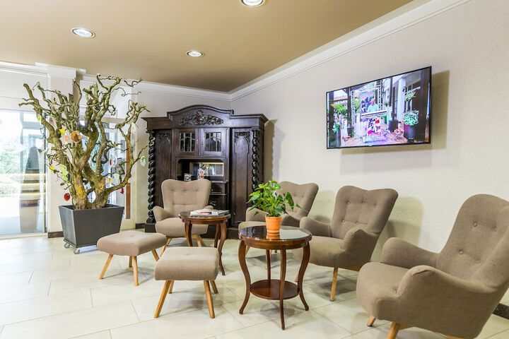Entrance & Lobby