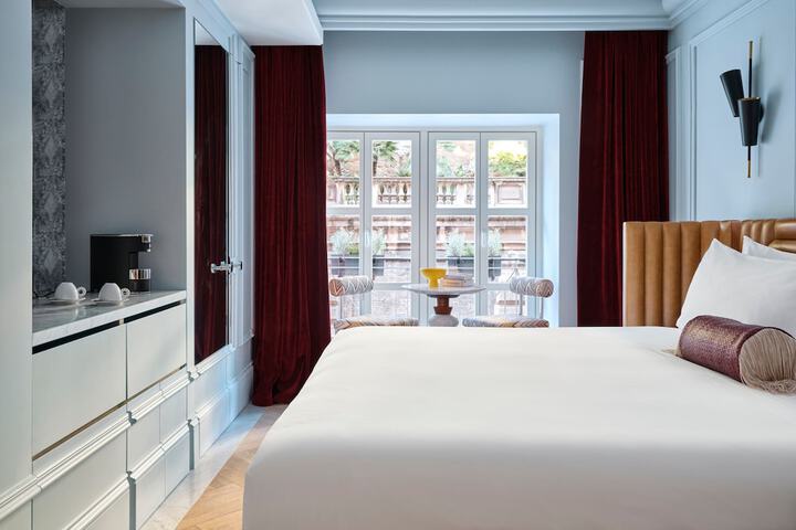 Room 33 of 202