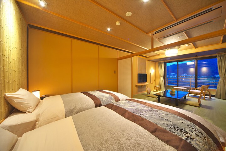 Room 10 of 114