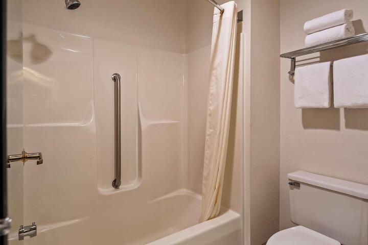 2 Queen Beds (4 of 9)