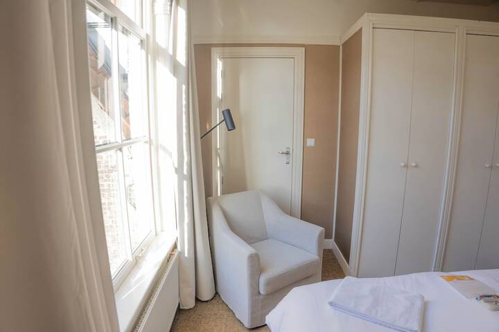 Room 10 of 26