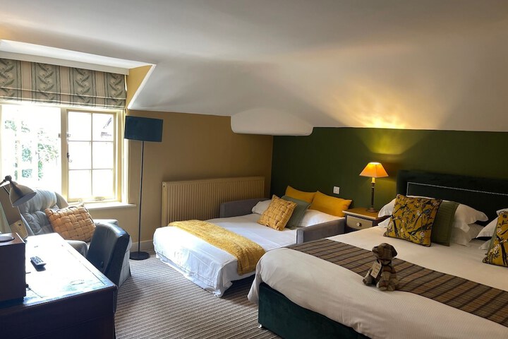 Room 5 of 77