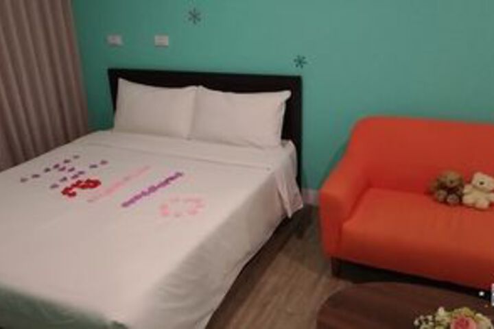 Room 4 of 16