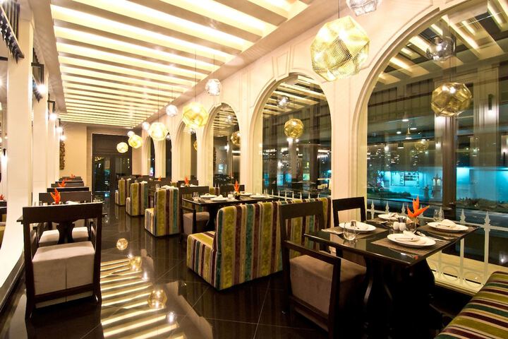 Dining 70 of 89