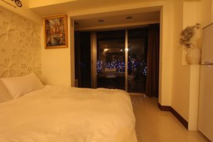 Room 16 of 25
