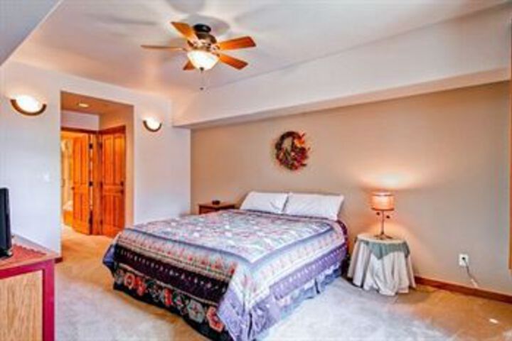Room 9 of 34