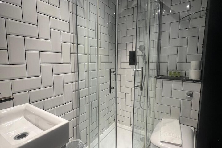 Room 70 of 85
