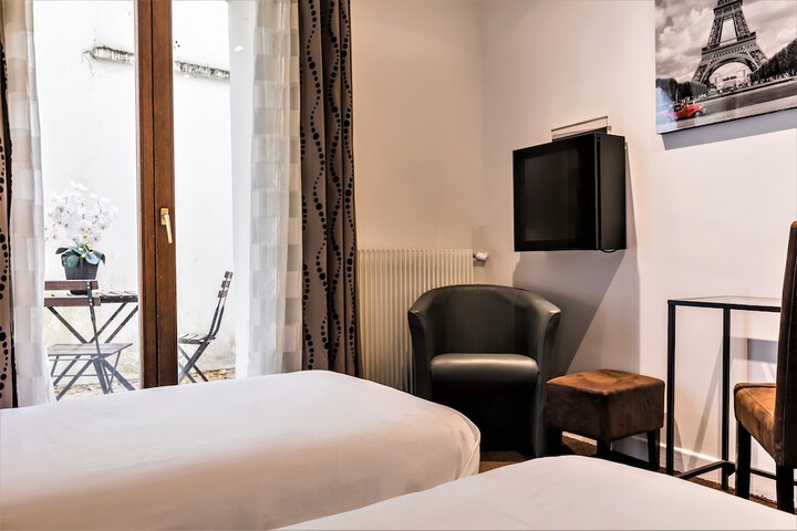 Room 8 of 38