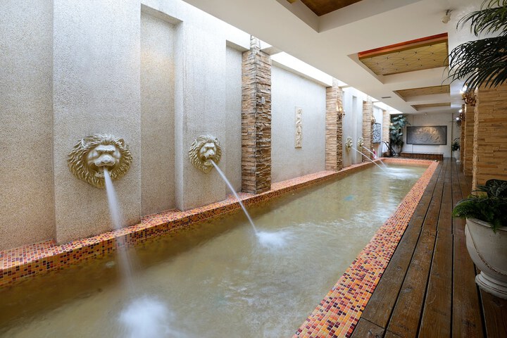 Pools & Facilities