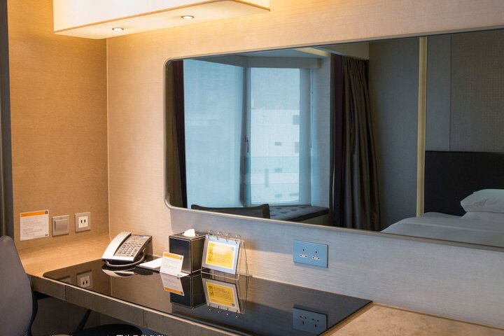 Room 6 of 42