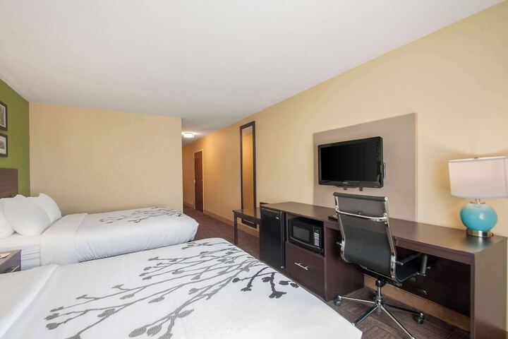 Double Accessible 2 Double Beds (10 of 12)