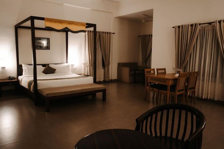 Room 4 of 14