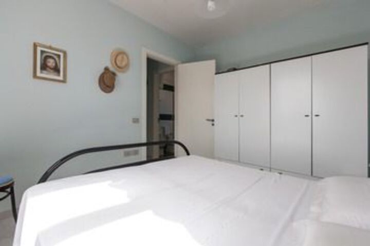 Room 10 of 36