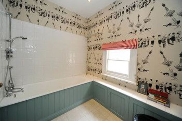 Room 4 of 27
