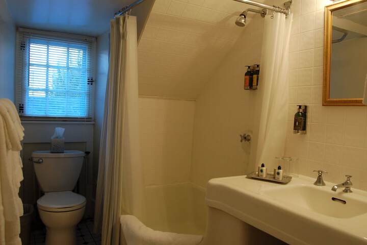 Room 47 of 63
