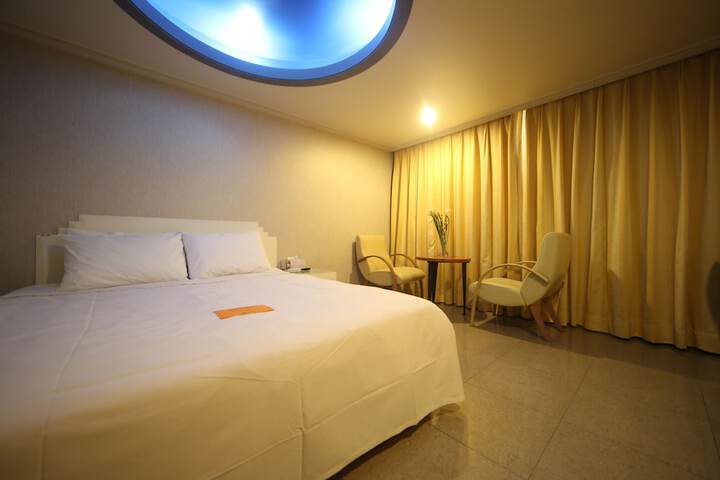 Room 26 of 64