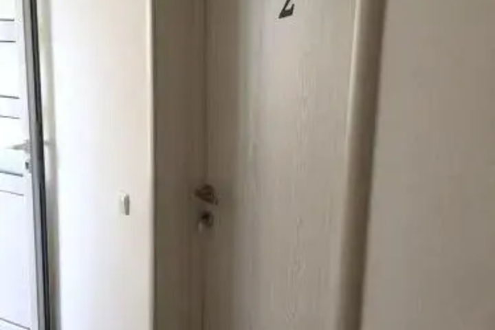 Room 13 of 20