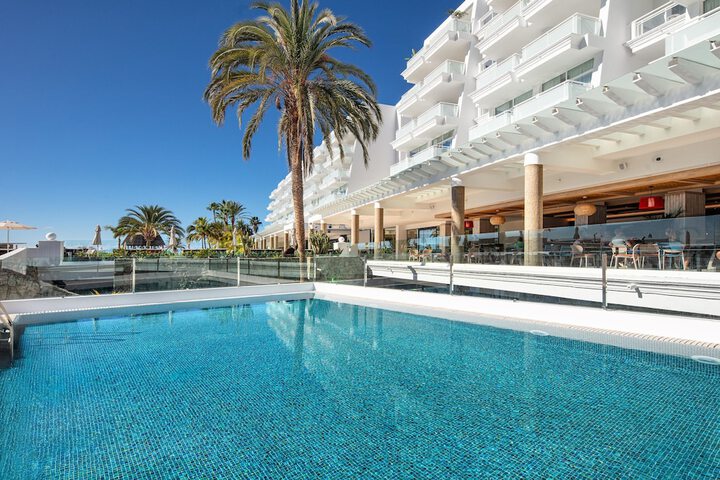 Hotel Pool