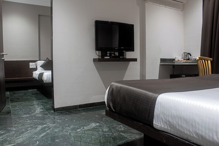 Room 15 of 94