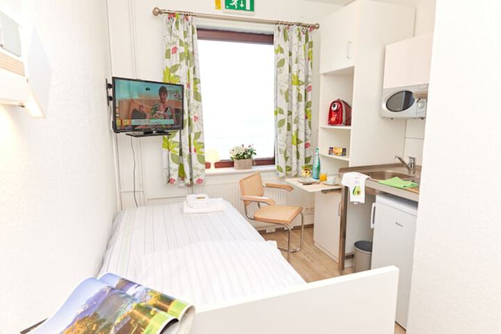 Room 9 of 48