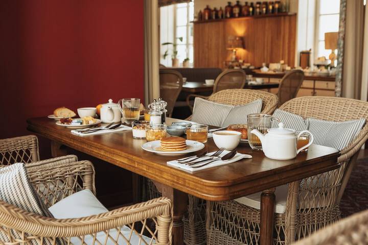 Breakfast/Coffee Service 33 of 45