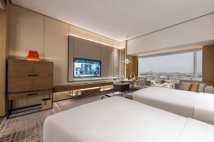 Room 27 of 90