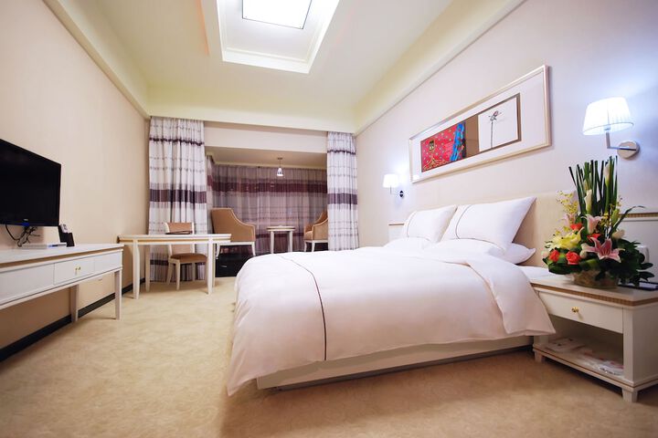 Room 5 of 8