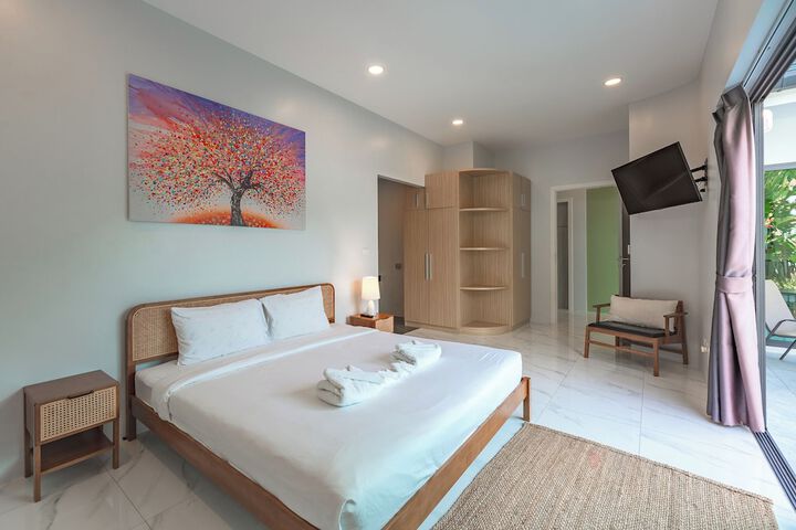 Room 2 of 9