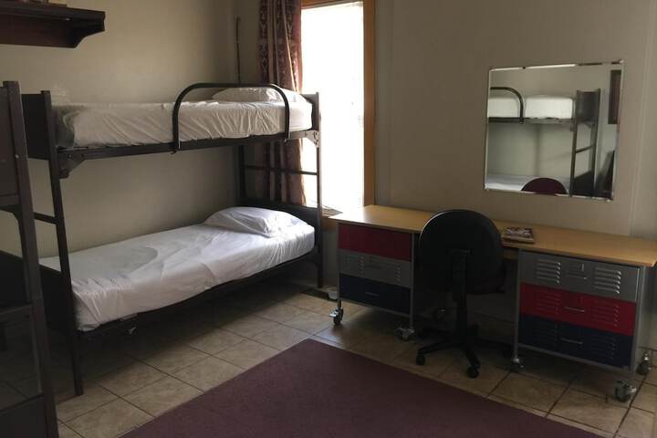Room 3 of 32