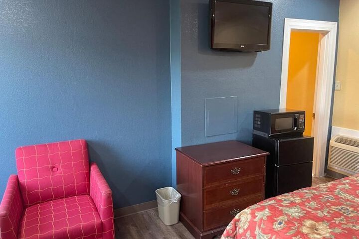 Room 5 of 11