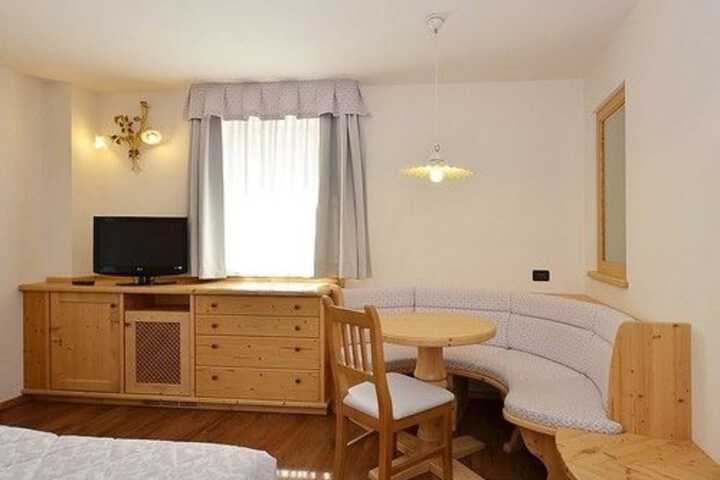 Room 9 of 50